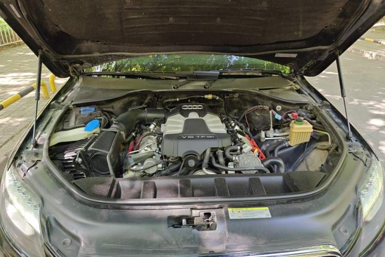 Used Audi Q7 2014 35 TFSI Ambition Edition Engine Bay