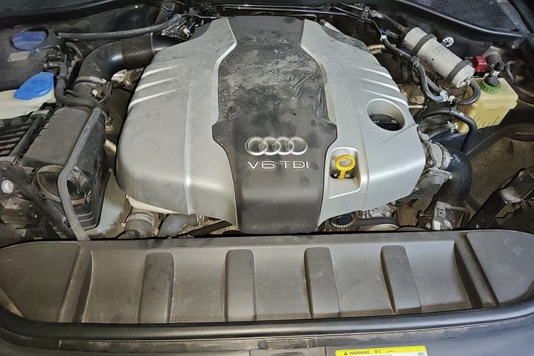 Used Audi Q7 2014 35 TDI Sport Edition Engine Bay