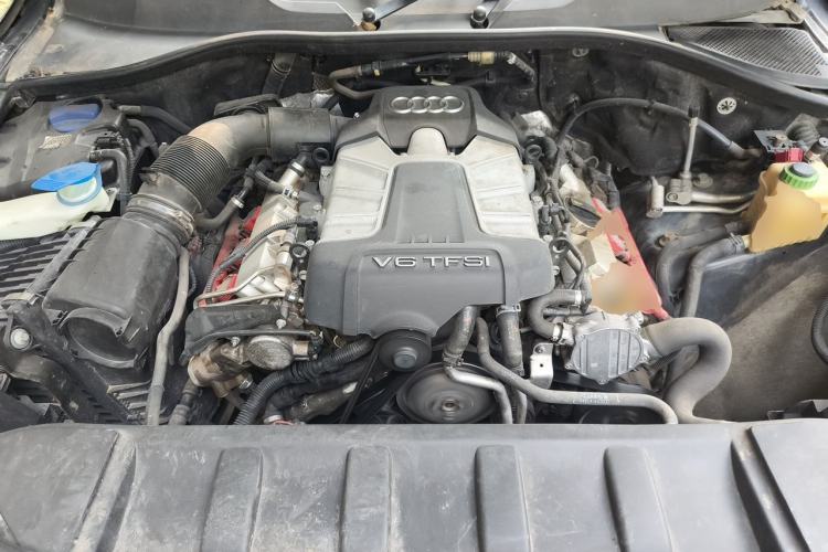 Used Audi Q7 2014 35 TFSI Sport Edition Engine Bay