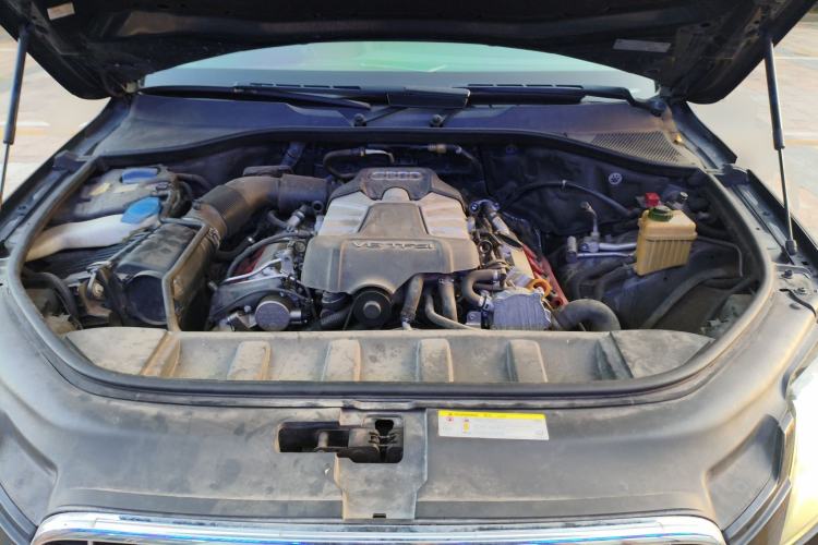 Used Audi Q7 2014 35 TFSI Off-road Model Engine Bay