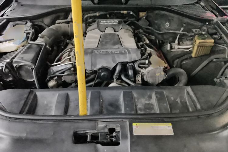 Used Audi Q7 2014 35 TFSI Off-road Model Engine Bay