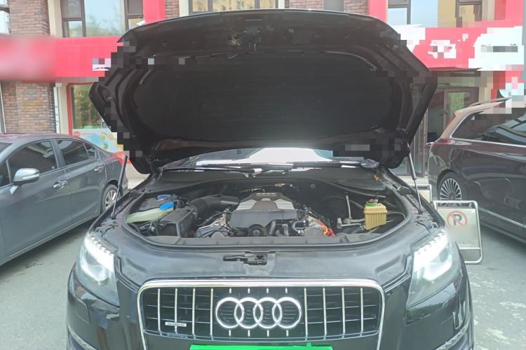 Used Audi Q7 2014 35 TDI Exclusive Edition Engine Bay