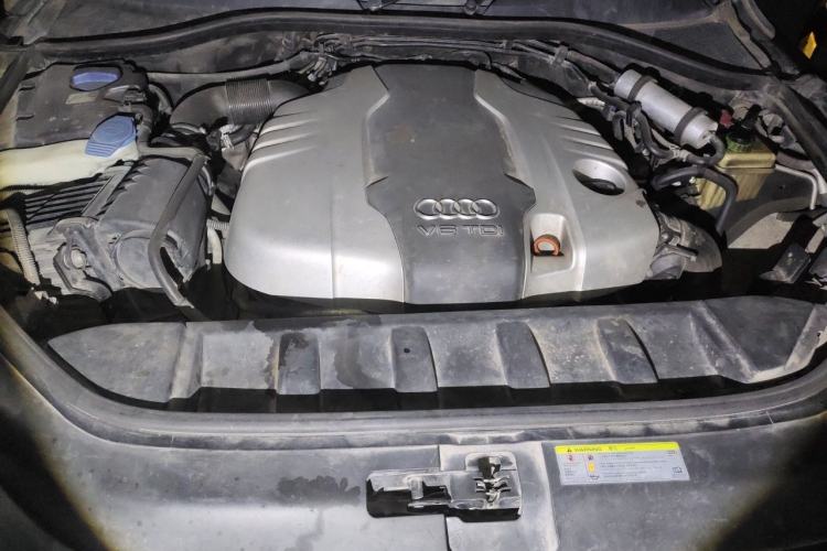 Used Audi Q7 2014 35 TDI Sport Edition Engine Bay