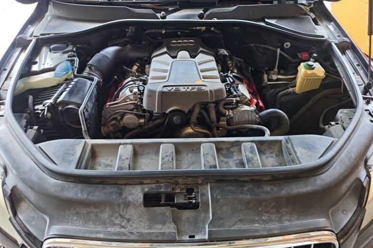 Used Audi Q7 2014 40 TFSI Sport Edition Engine Bay