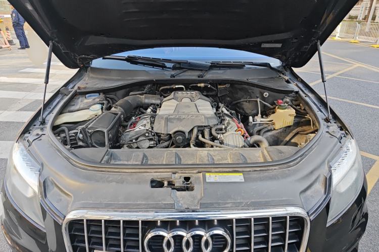 Used Audi Q7 2014 35 TFSI Sport Edition Engine Bay