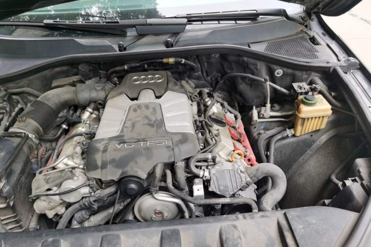 Used Audi Q7 2014 35 TFSI Sport Edition Engine Bay Left