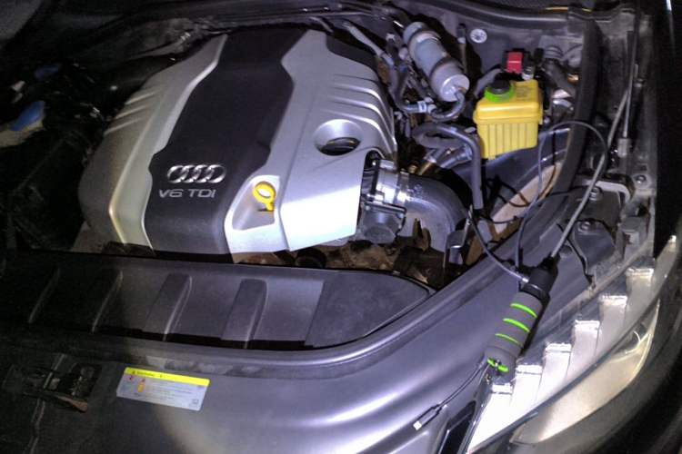 Used Audi Q7 2014 35 TDI Sport Edition Engine Bay Left