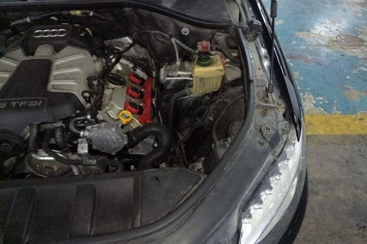 Used Audi Q7 2014 35 TFSI Sport Edition Engine Bay Left