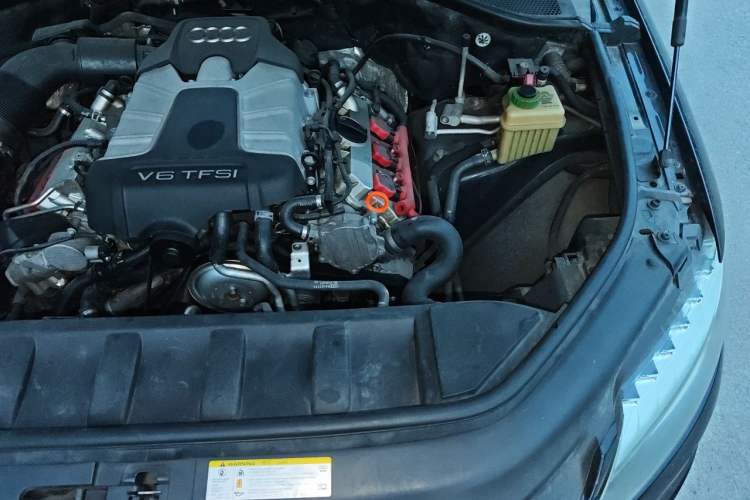 Used Audi Q7 2014 35 TFSI Sport Edition Engine Bay Left