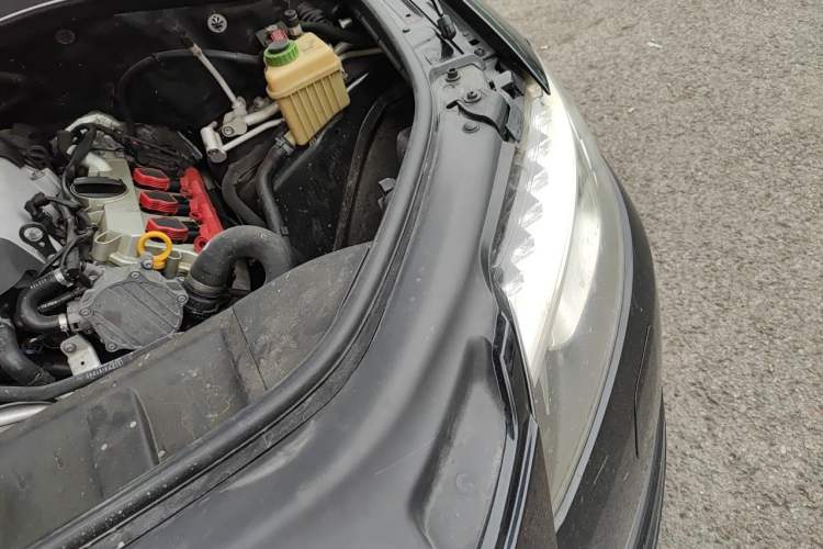 Used Audi Q7 2014 35 TFSI Ambition Edition Engine Bay Left
