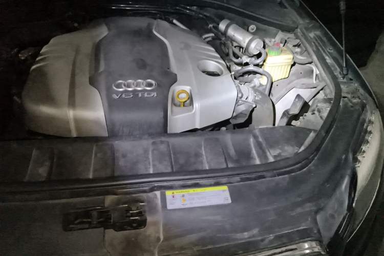Used Audi Q7 2014 35 TDI Sport Edition Engine Bay Left