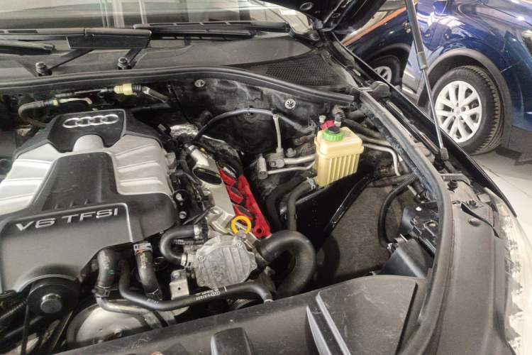 Used Audi Q7 2014 35 TFSI Ambition Edition Engine Bay Left