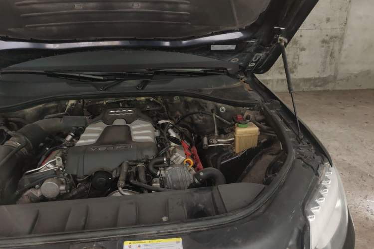 Used Audi Q7 2014 35 TFSI Ambition Edition Engine Bay Left