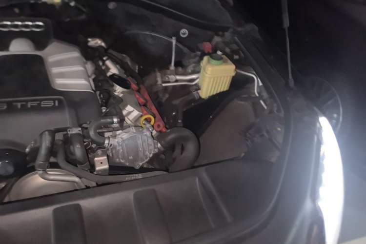 Used Audi Q7 2014 35 TFSI Off-road Model Engine Bay Left