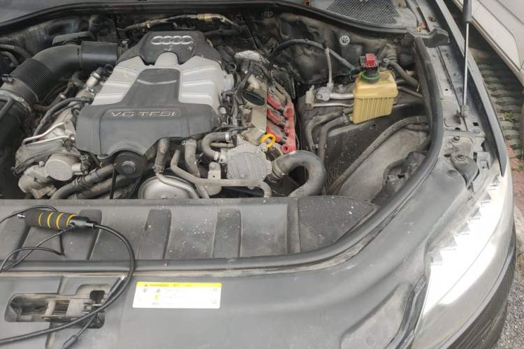 Used Audi Q7 2014 35 TFSI Sport Edition Engine Bay Left