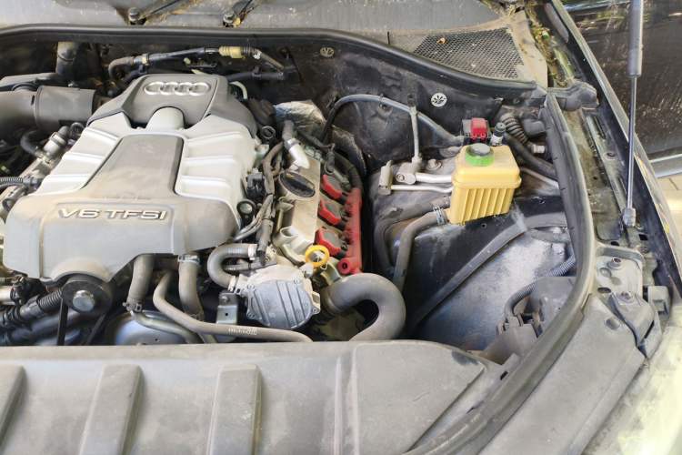 Used Audi Q7 2014 35 TFSI Ambition Edition Engine Bay Left