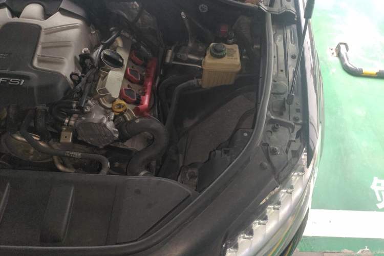 Used Audi Q7 2014 35 TFSI Off-road Model Engine Bay Left