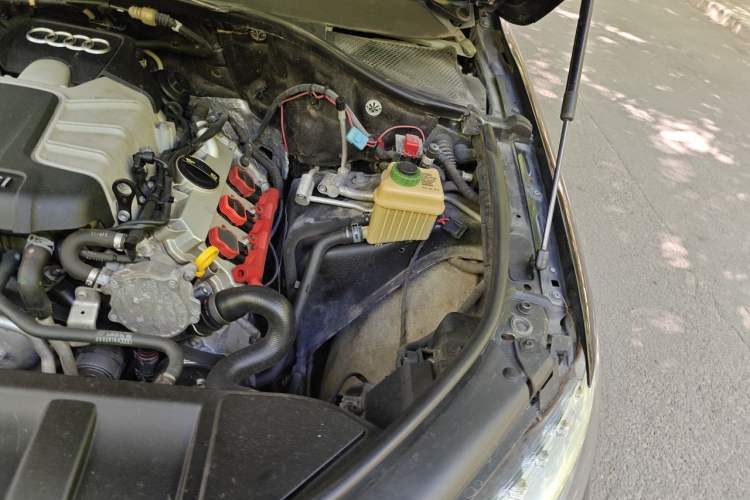Used Audi Q7 2014 35 TFSI Ambition Edition Engine Bay Left