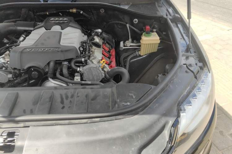 Used Audi Q7 2014 35 TFSI Sport Edition Engine Bay Left