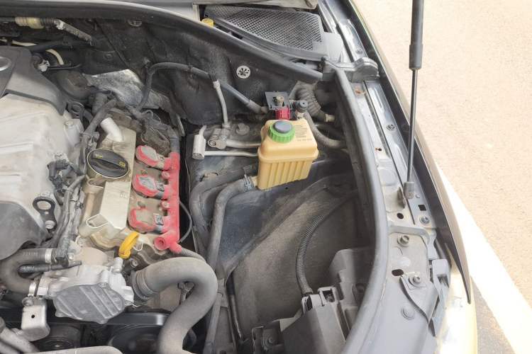 Used Audi Q7 2014 35 TFSI Sport Edition Engine Bay Left