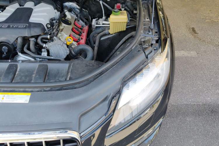 Used Audi Q7 2014 40 TFSI Sport Edition Engine Bay Left