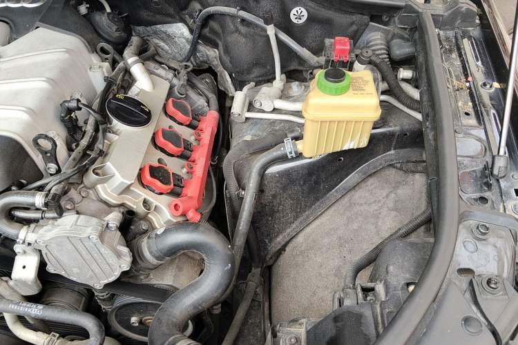 Used Audi Q7 2014 35 TFSI Ambition Edition Engine Bay Left
