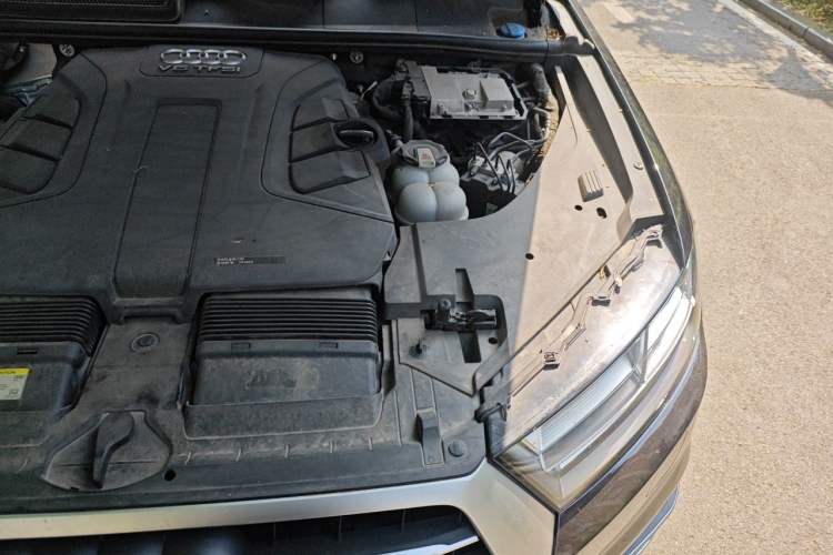 Used Audi Q7  Engine Bay Left