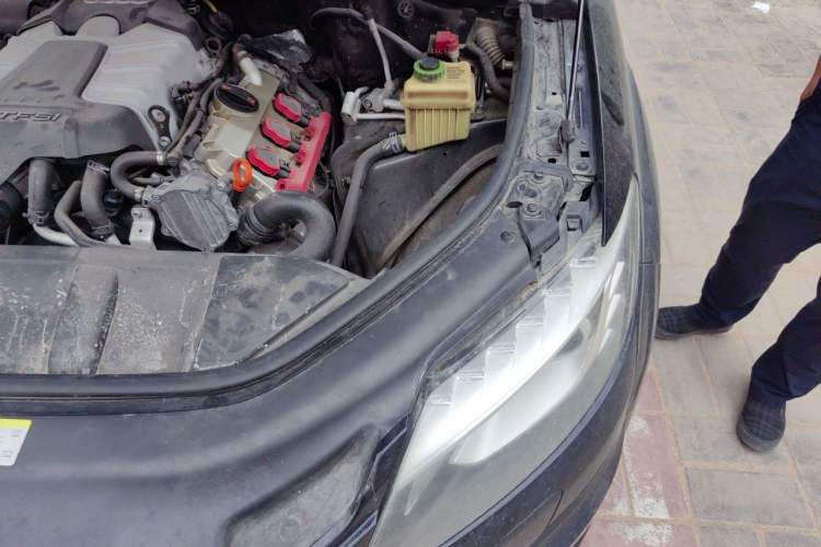 Used Audi Q7 2014 35 TFSI Sport Edition Engine Bay Left