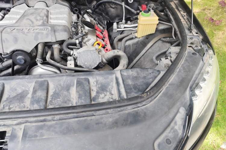 Used Audi Q7 2014 35 TFSI Ambition Edition Engine Bay Left