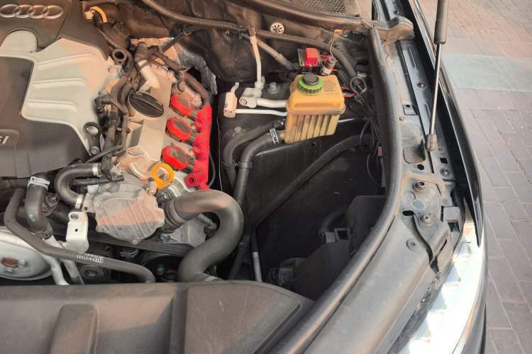 Used Audi Q7 2014 35 TFSI Sport Edition Engine Bay Left