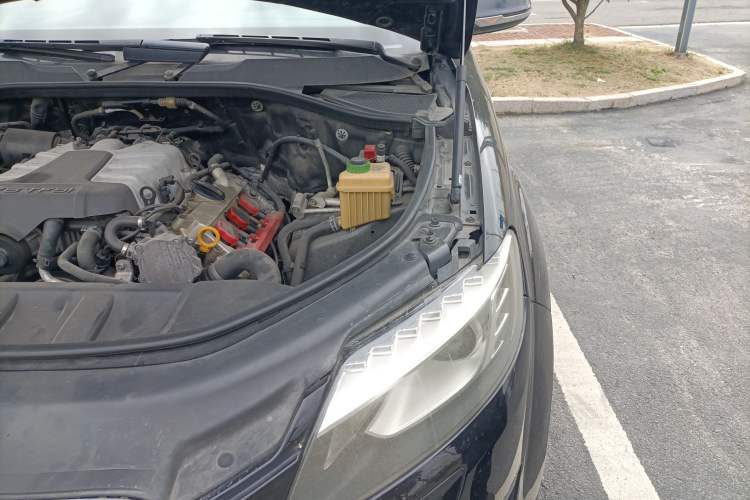 Used Audi Q7 2014 35 TFSI Ambition Edition Engine Bay Left
