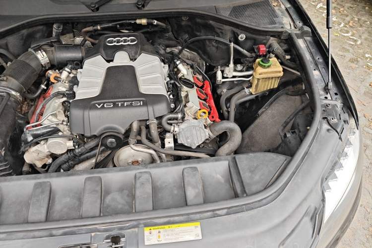 Used Audi Q7 2014 35 TFSI Ambition Edition Engine Bay Left