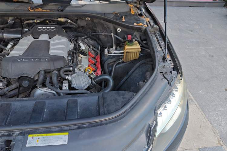 Used Audi Q7 2014 35 TFSI Ambition Edition Engine Bay Left