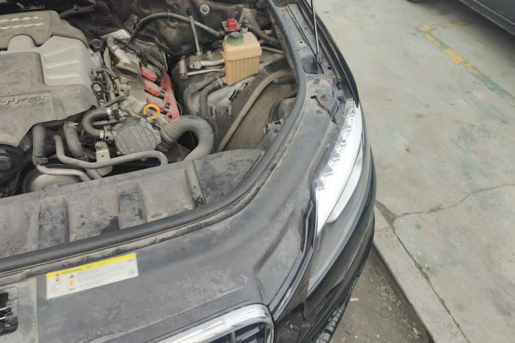 Used Audi Q7 2014 35 TFSI Sport Edition Engine Bay Left