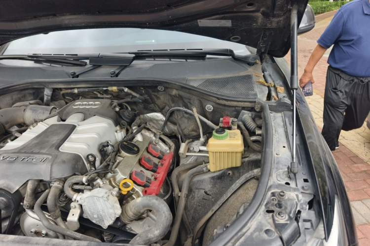 Used Audi Q7  Engine Bay Left
