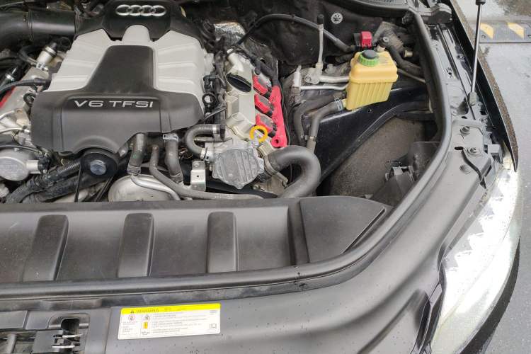 Used Audi Q7 2014 35 TFSI Off-road Model Engine Bay Left