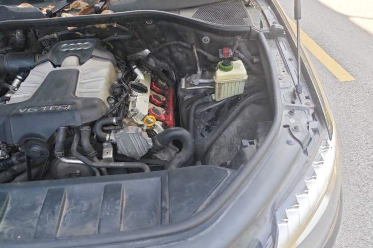 Used Audi Q7 2014 35 TFSI Off-road Model Engine Bay Left