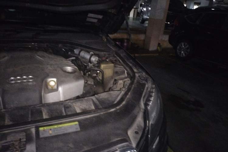 Used Audi Q7 2014 35 TDI Exclusive Edition Engine Bay Left