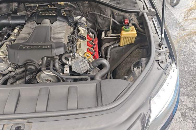 Used Audi Q7 2014 35 TFSI Off-road Model Engine Bay Left