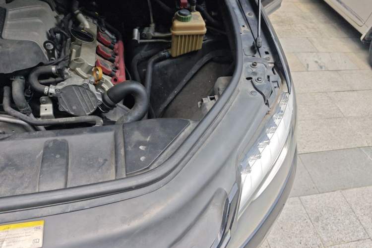 Used Audi Q7 2014 35 TFSI Ambition Edition Engine Bay Left
