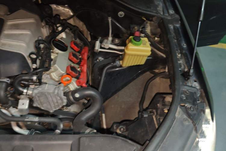 Used Audi Q7 2014 35 TFSI Sport Edition Engine Bay Left