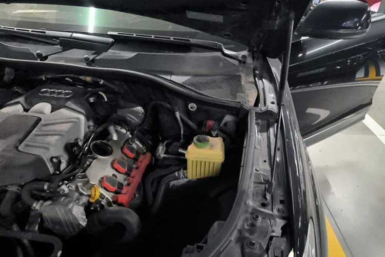 Used Audi Q7 2014 35 TFSI Ambition Edition Engine Bay Left