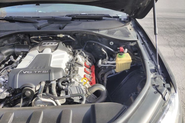 Used Audi Q7 2014 35 TFSI Sport Edition Engine Bay Left