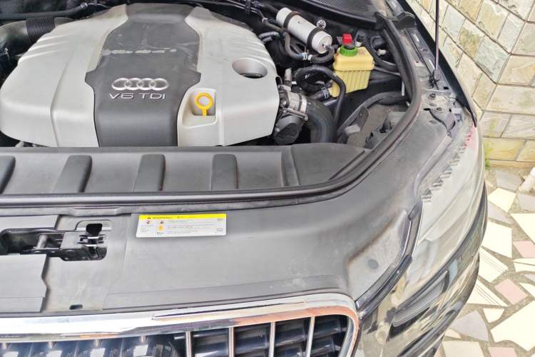 Used Audi Q7 2014 35 TDI Sport Edition Engine Bay Left