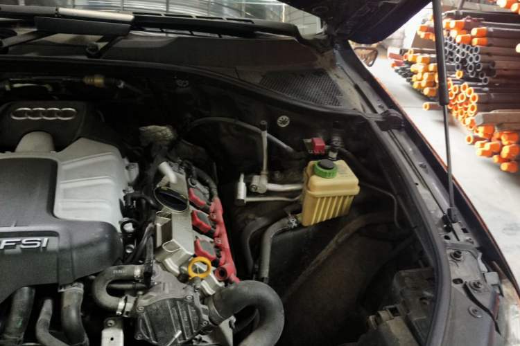 Used Audi Q7 2014 35 TFSI Ambition Edition Engine Bay Left