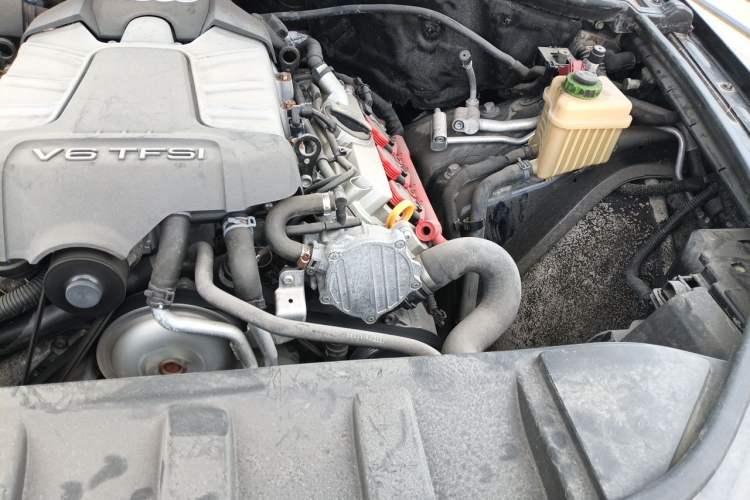 Used Audi Q7 2014 40 TFSI off-road version Engine Bay Left