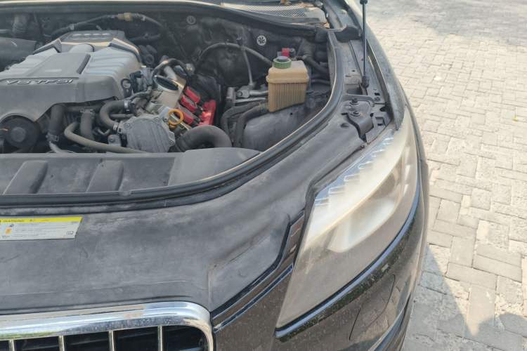 Used Audi Q7  Engine Bay Left