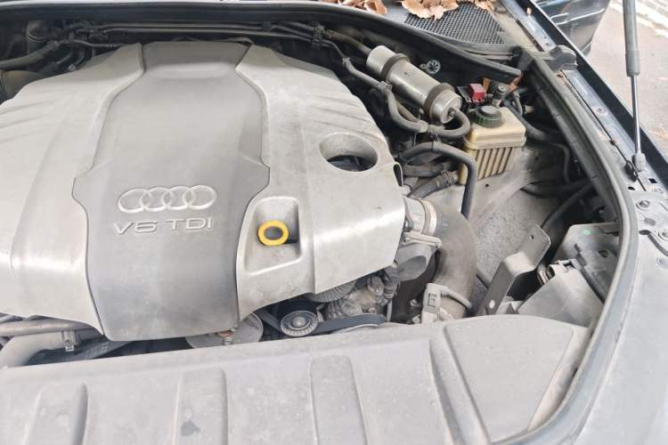 Used Audi Q7 2014 35 TDI quattro Sport Edition Engine Bay Left