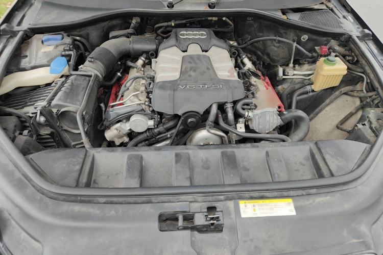Used Audi Q7 2014 35 TFSI Off-road Model Engine Bay