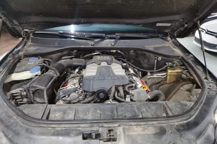 Used Audi Q7 2014 35 TFSI Off-road Model Engine Bay